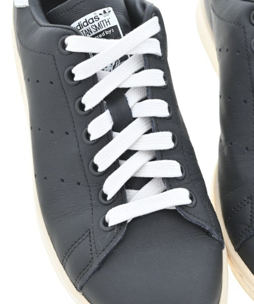 adidas รองเท้าผ้าใบ
