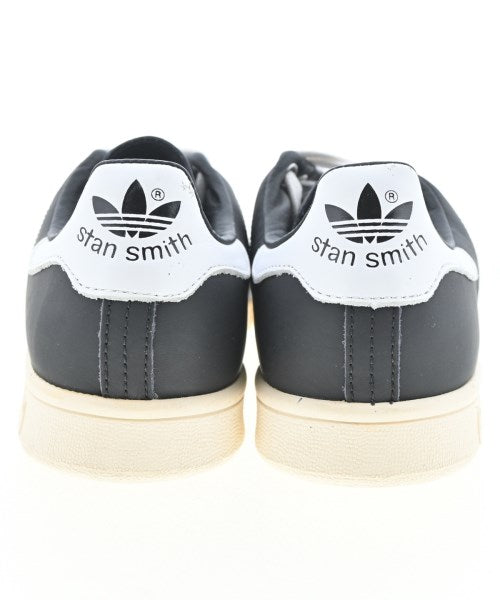 adidas รองเท้าผ้าใบ