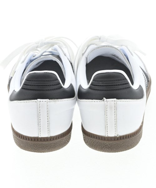 adidas รองเท้าผ้าใบ
