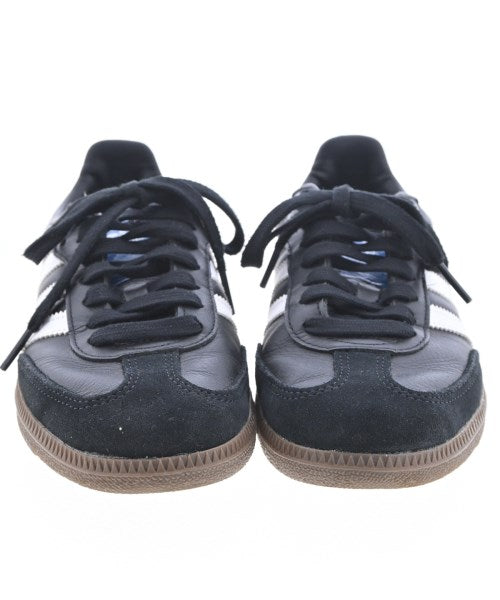 adidas รองเท้าผ้าใบ