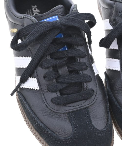 adidas รองเท้าผ้าใบ