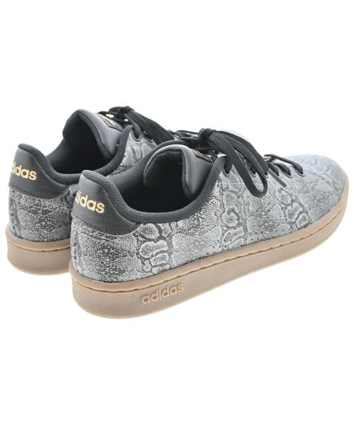 adidas รองเท้าผ้าใบ