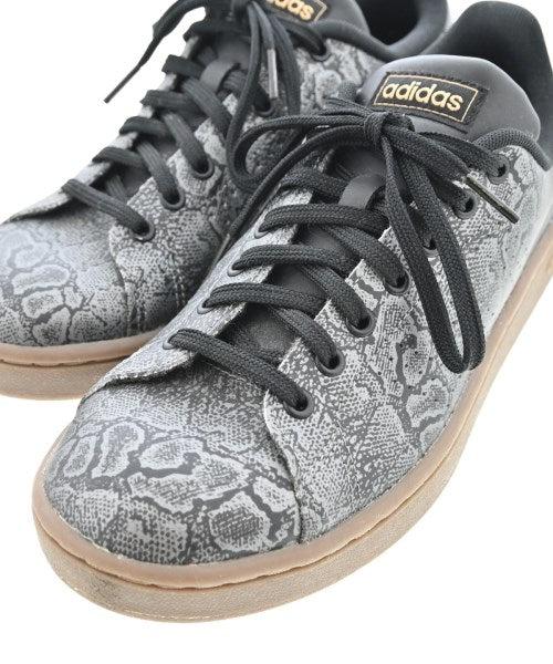 adidas รองเท้าผ้าใบ