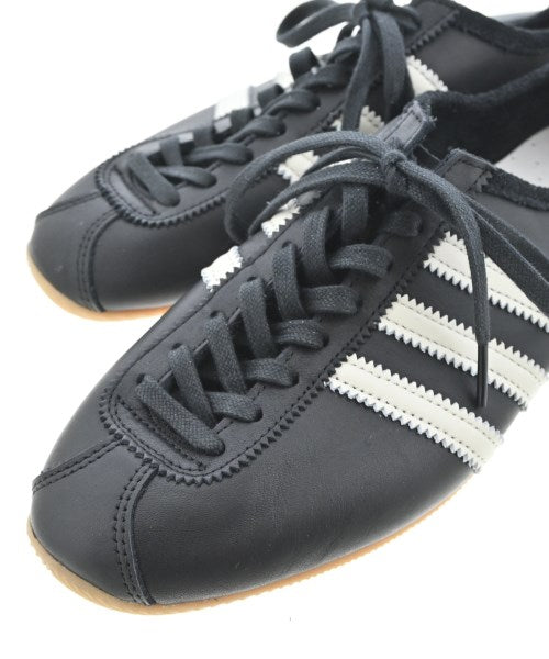 adidas รองเท้าผ้าใบ