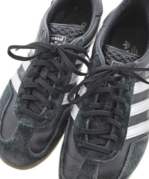 adidas รองเท้าผ้าใบ