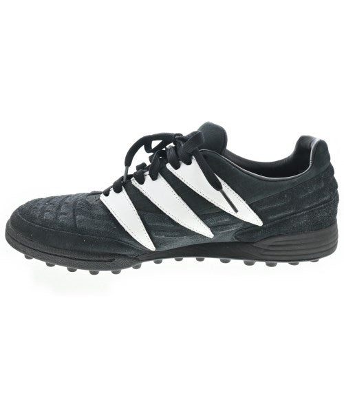 adidas รองเท้าผ้าใบ