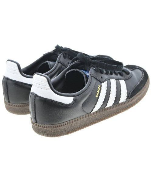 adidas รองเท้าผ้าใบ