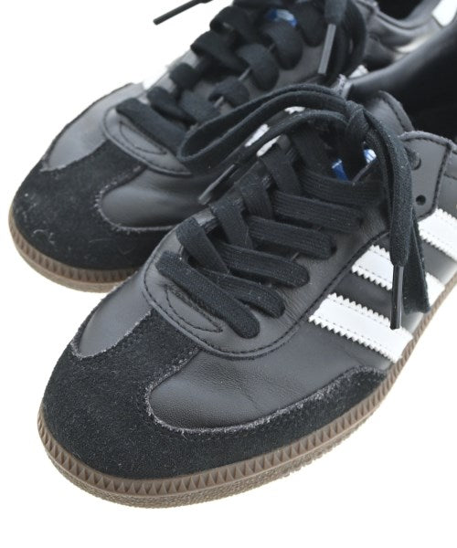 adidas รองเท้าผ้าใบ