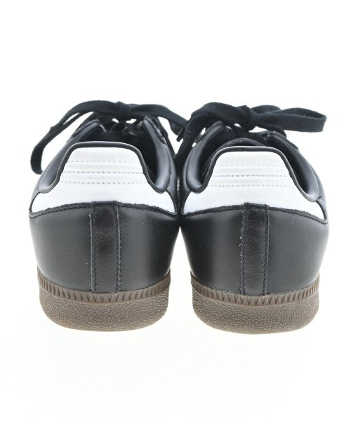 adidas รองเท้าผ้าใบ