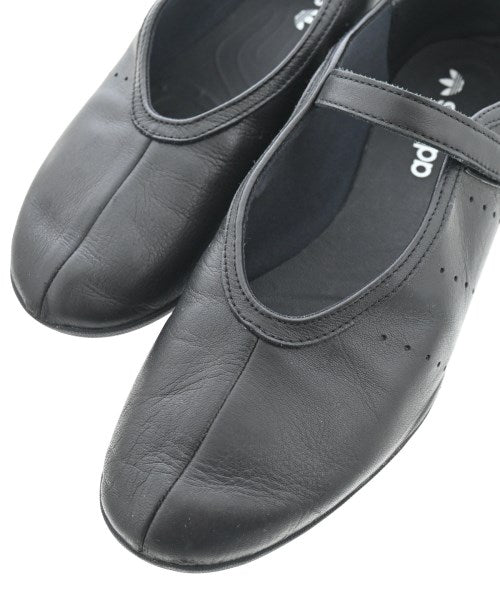 adidas รองเท้าผ้าใบ