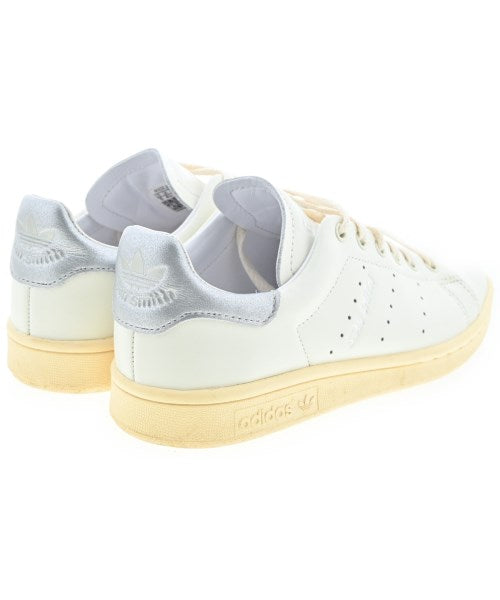 adidas รองเท้าผ้าใบ