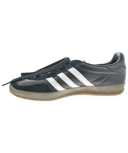adidas รองเท้าผ้าใบ