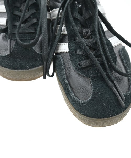 adidas รองเท้าผ้าใบ
