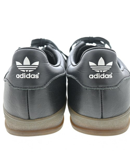 adidas รองเท้าผ้าใบ