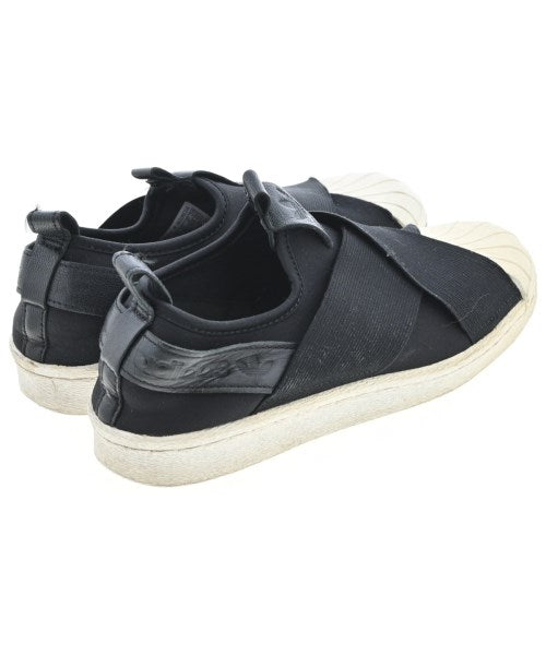 adidas รองเท้าผ้าใบ