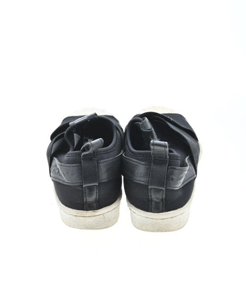 adidas รองเท้าผ้าใบ