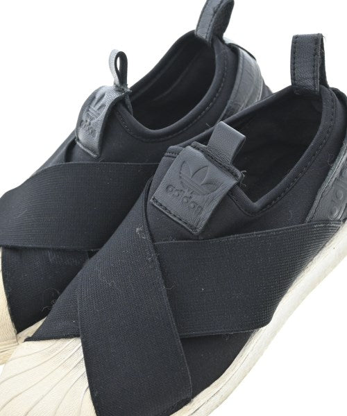 adidas รองเท้าผ้าใบ