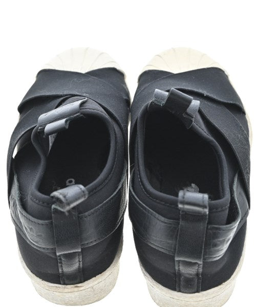 adidas รองเท้าผ้าใบ