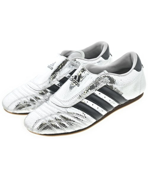 adidas รองเท้าผ้าใบ