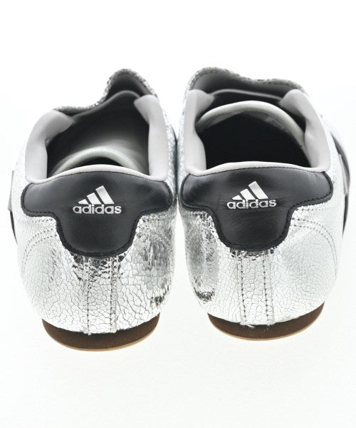 adidas รองเท้าผ้าใบ