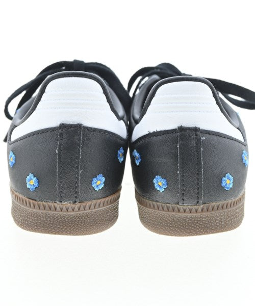 adidas รองเท้าผ้าใบ