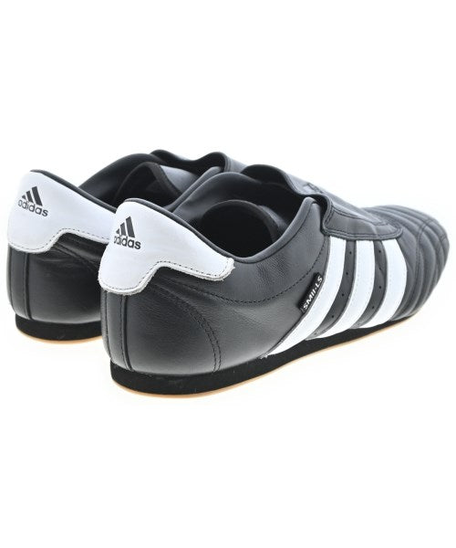 adidas รองเท้าผ้าใบ