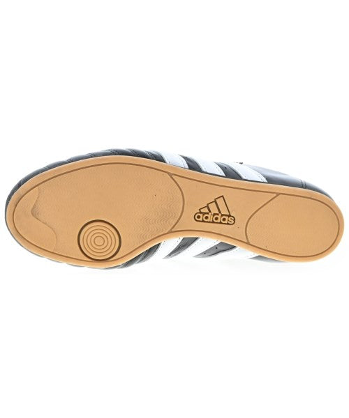 adidas รองเท้าผ้าใบ