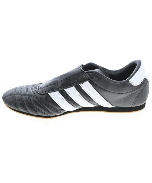 adidas รองเท้าผ้าใบ