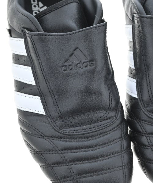 adidas รองเท้าผ้าใบ