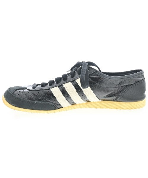 adidas รองเท้าผ้าใบ