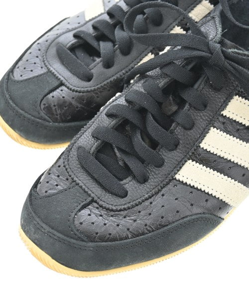 adidas รองเท้าผ้าใบ