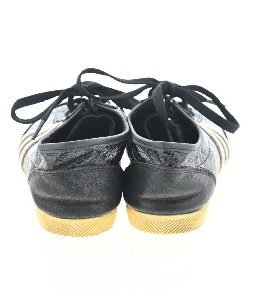 adidas รองเท้าผ้าใบ
