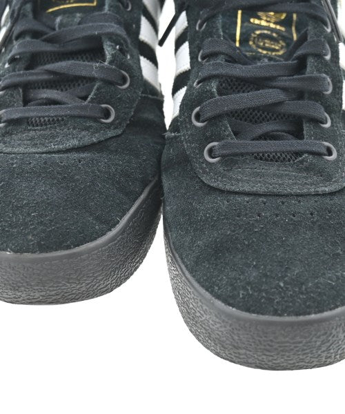 adidas รองเท้าผ้าใบ
