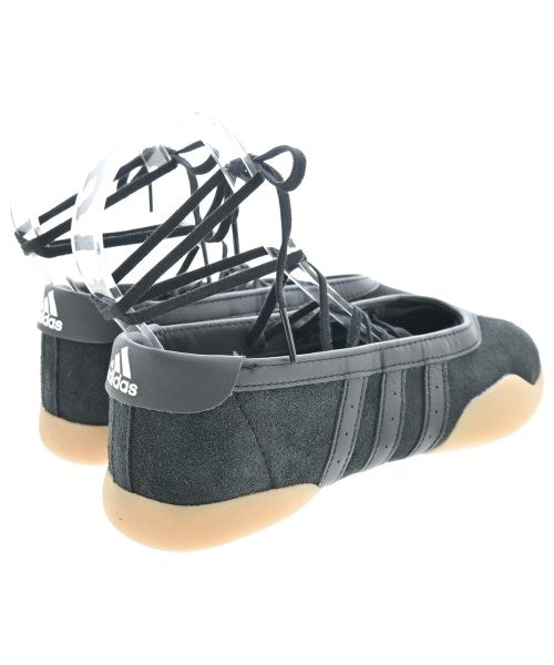 adidas รองเท้าผ้าใบ
