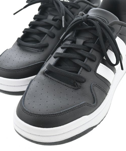 adidas รองเท้าผ้าใบ