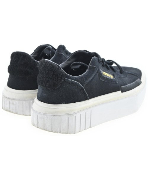 adidas รองเท้าผ้าใบ