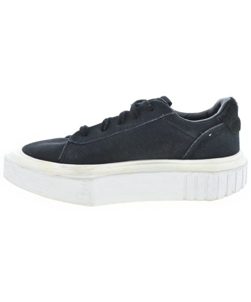 adidas รองเท้าผ้าใบ