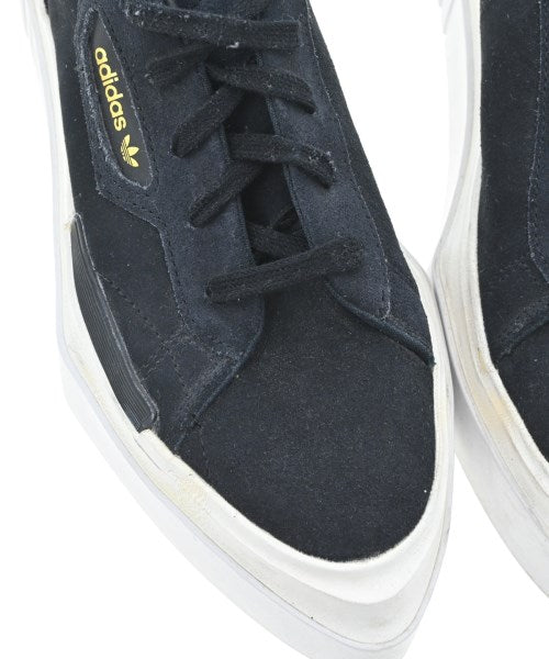 adidas รองเท้าผ้าใบ