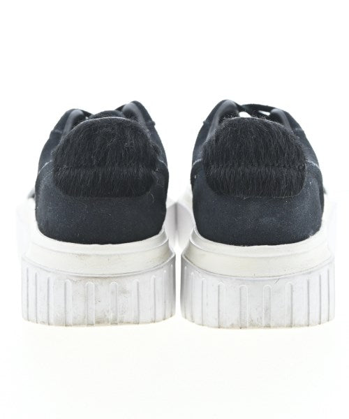 adidas รองเท้าผ้าใบ