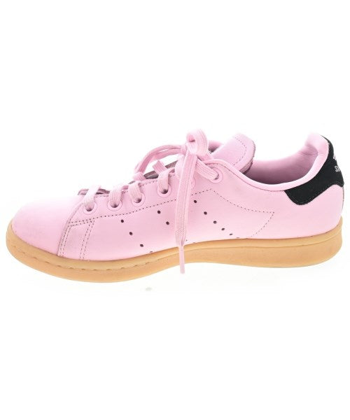 adidas รองเท้าผ้าใบ