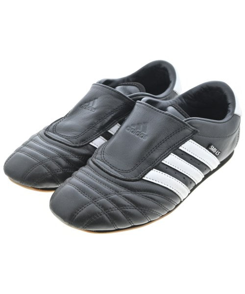 adidas รองเท้าผ้าใบ