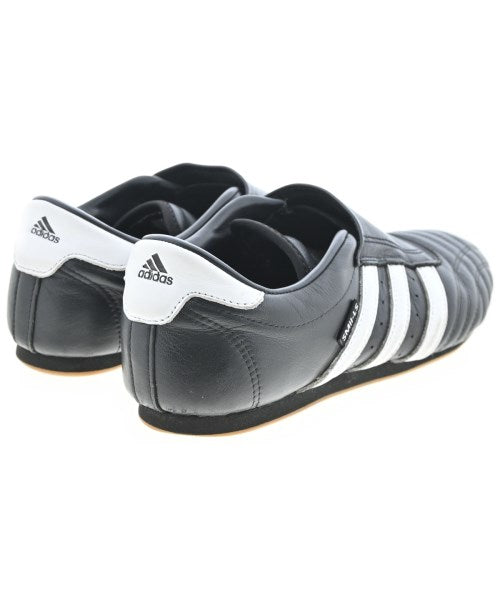 adidas รองเท้าผ้าใบ