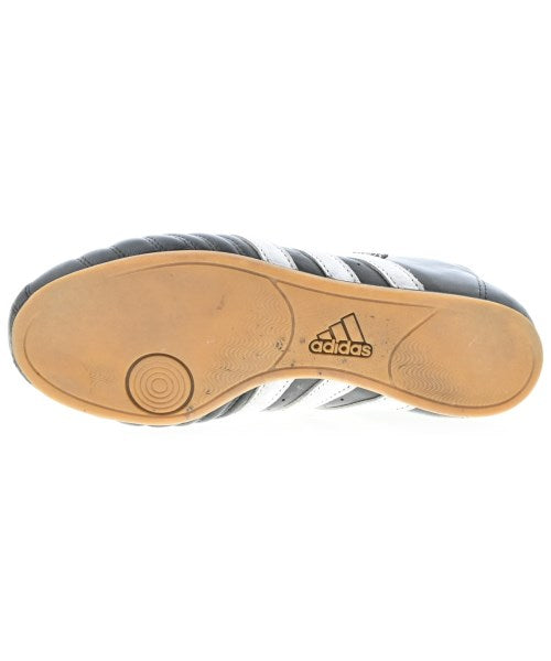 adidas รองเท้าผ้าใบ