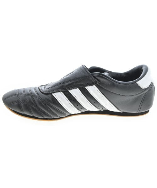 adidas รองเท้าผ้าใบ
