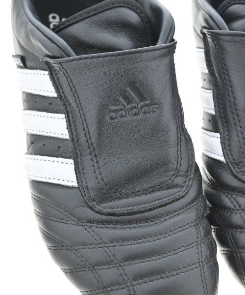 adidas รองเท้าผ้าใบ