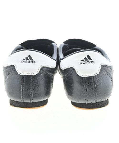 adidas รองเท้าผ้าใบ
