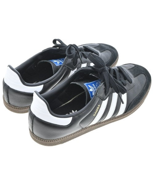 adidas รองเท้าผ้าใบ