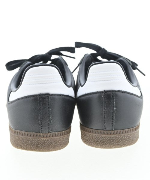 adidas รองเท้าผ้าใบ