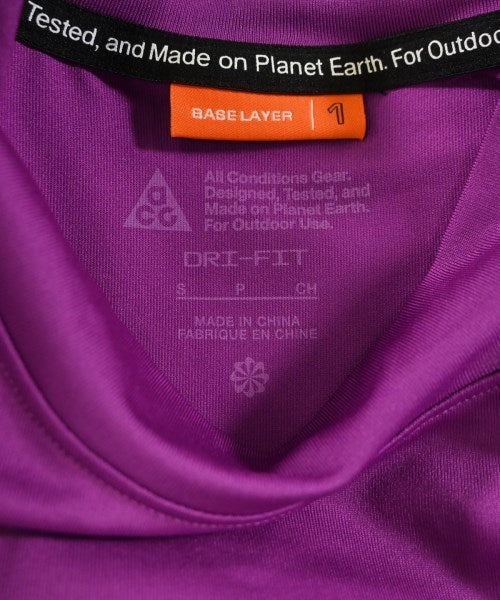 NIKE ACG เสื้อยืด/เสื้อท็อปส์