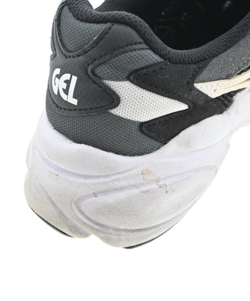 asics รองเท้าผ้าใบ